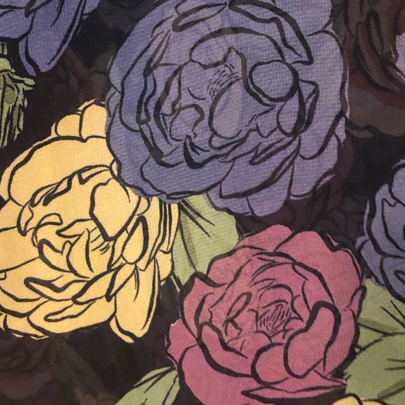 Small Floral LuLaRoe Shirley - Picture 2 of 3